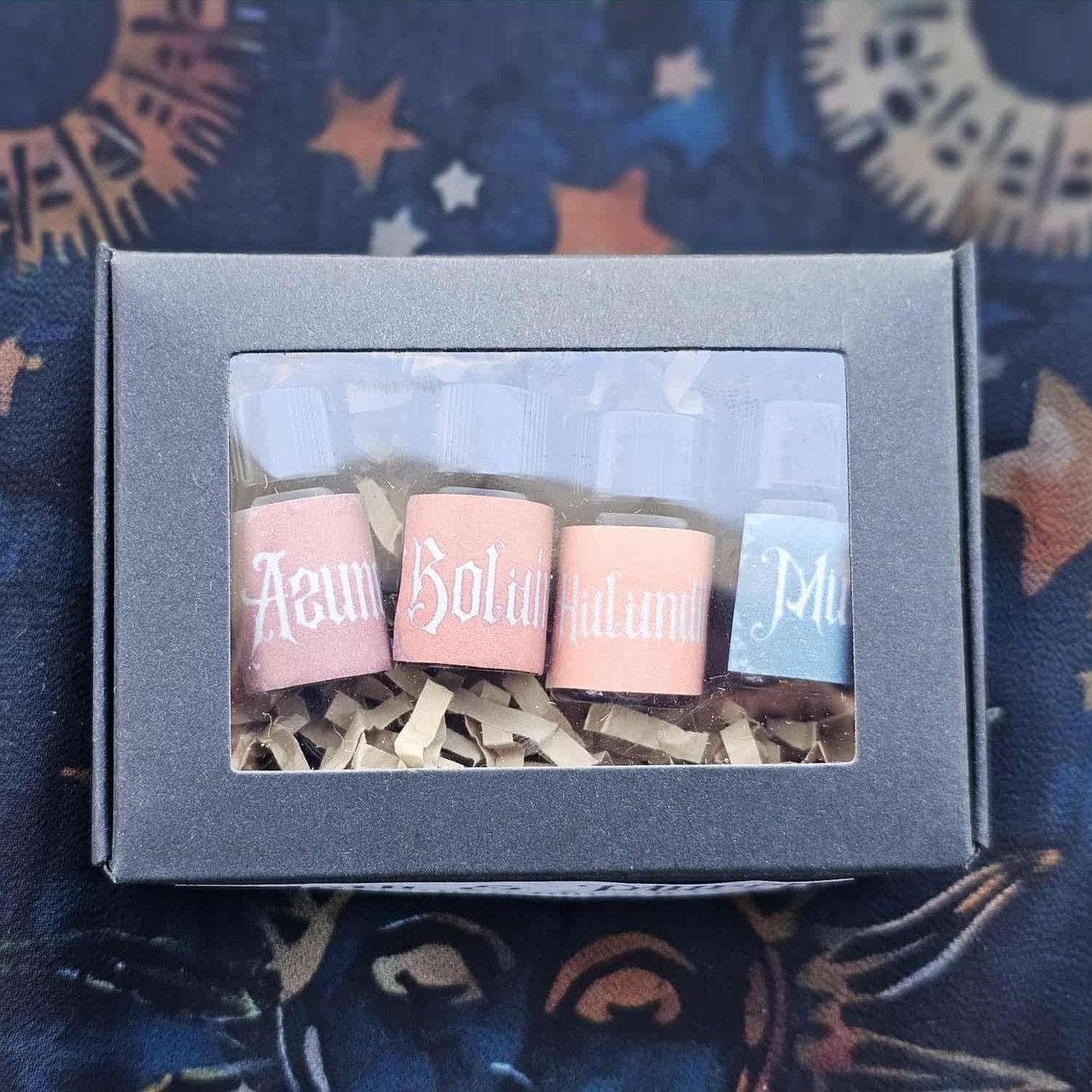 Heroes of Aramán Perfume Sample & Gift Sets