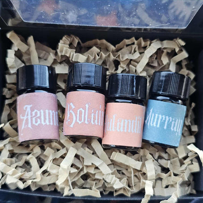 Heroes of Aramán Perfume Sample & Gift Sets
